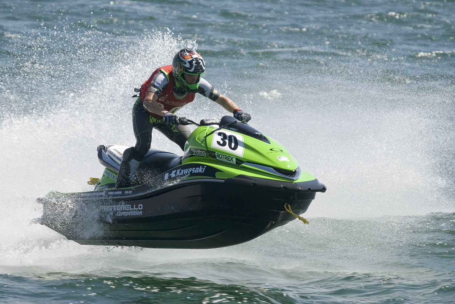 Susana Pérez Báez participa en la industria motonáutica